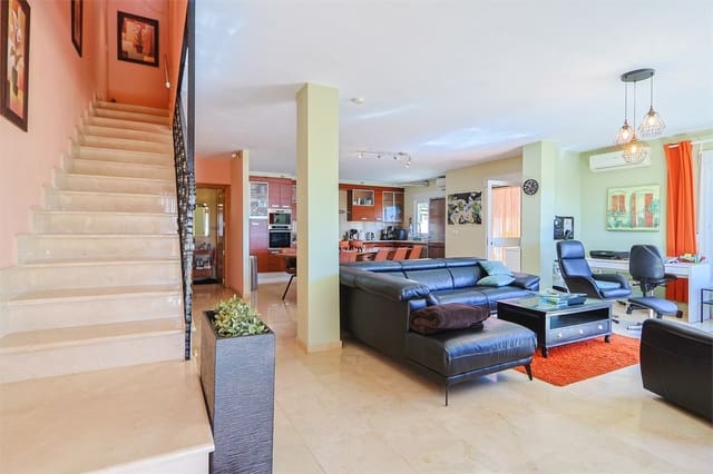 3 soverom Hus til salgs i Torrox med svømmebasseng garasje - € 469 000 (Ref: 9976376)