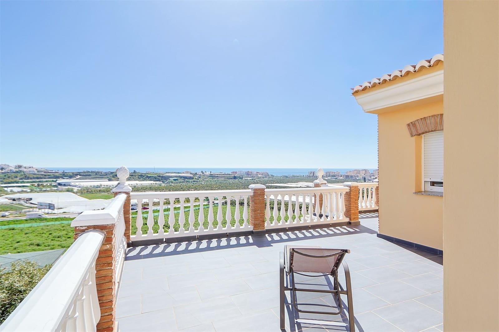 3 bedroom Townhouse for sale in Torrox with pool garage - € 469,000 (Ref: 9976376)