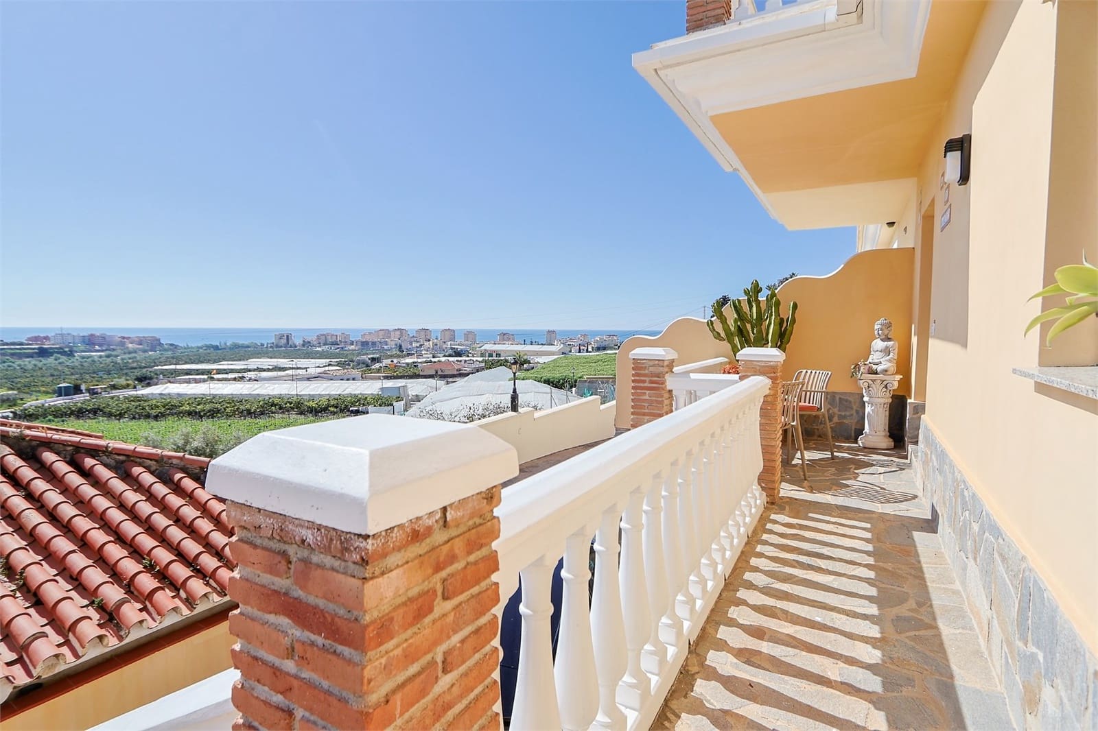 3 bedroom Townhouse for sale in Torrox with pool garage - € 469,000 (Ref: 9976376)