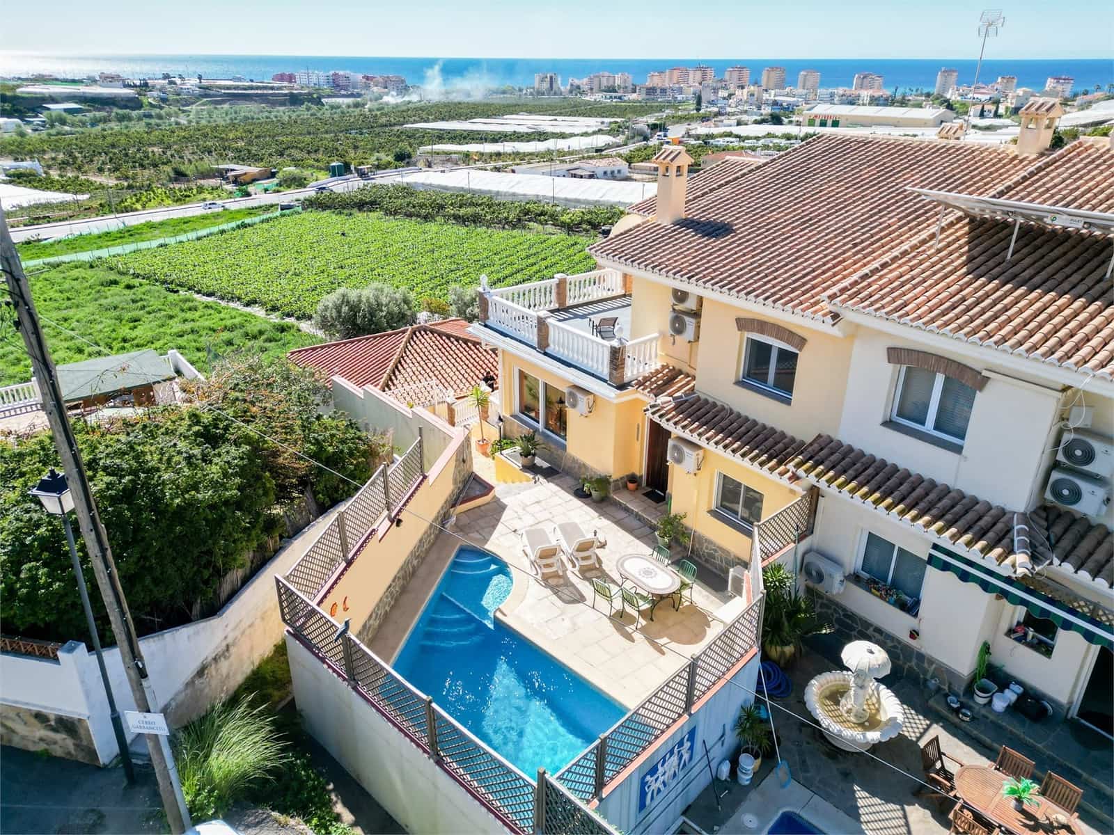 3 bedroom Townhouse for sale in Torrox with pool garage - € 469,000 (Ref: 9976376)