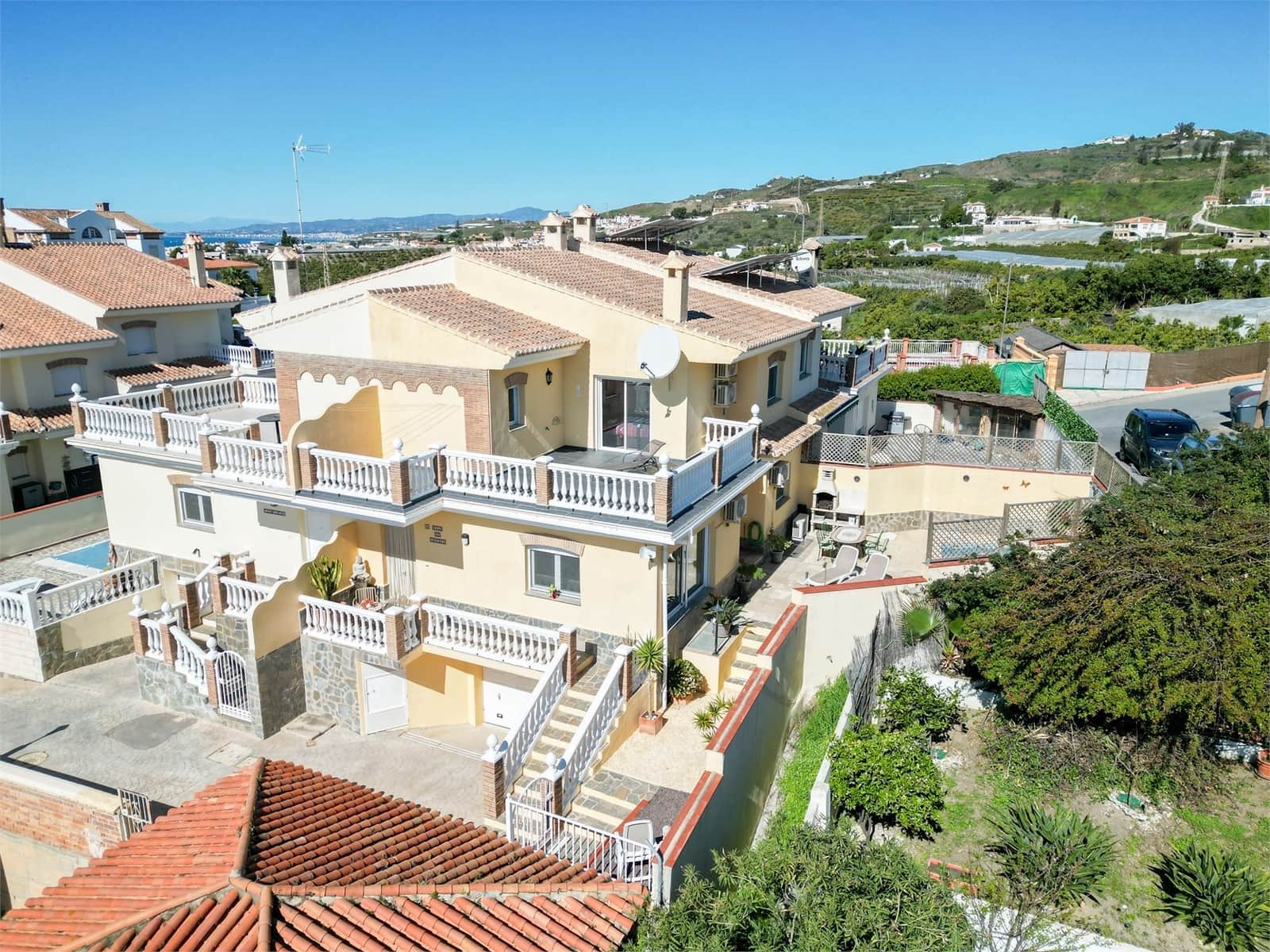3 bedroom Townhouse for sale in Torrox with pool garage - € 469,000 (Ref: 9976376)