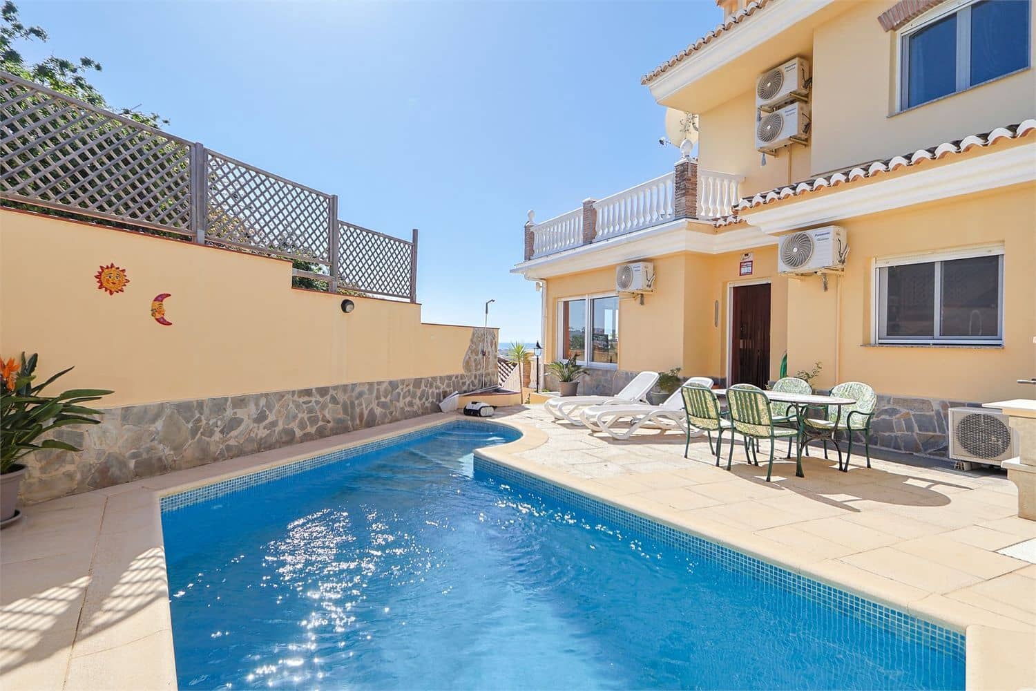 Villa for sale in Torrox-Costa - € 469,000 (Ref: 9976376)
