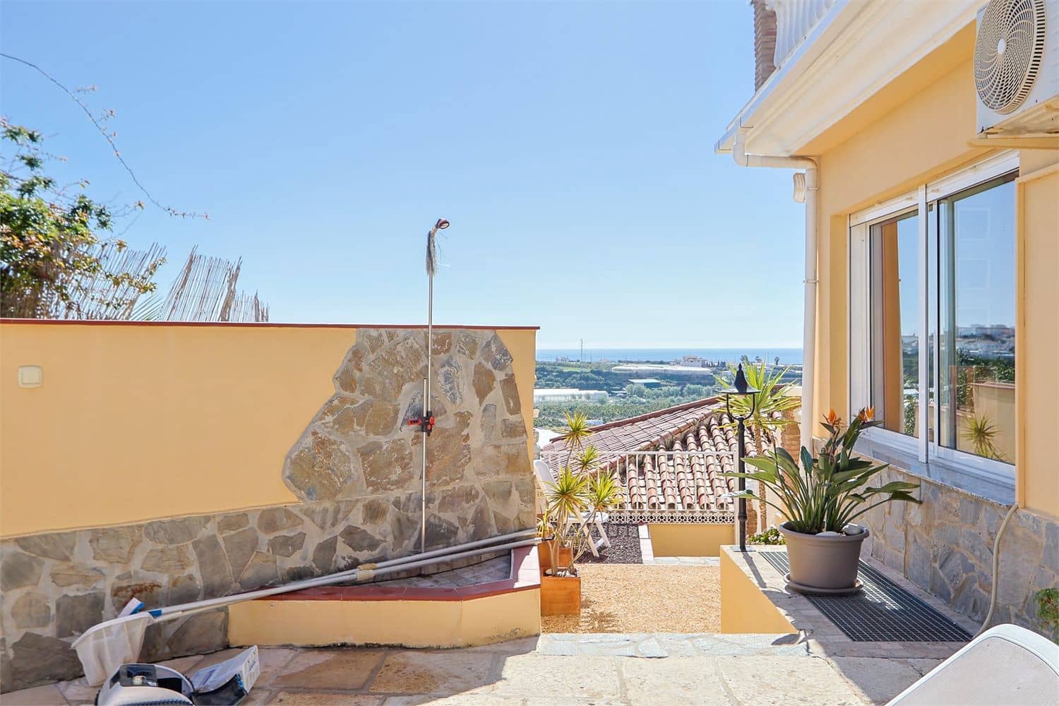 Villa for sale in Torrox-Costa - € 469,000 (Ref: 9976376)