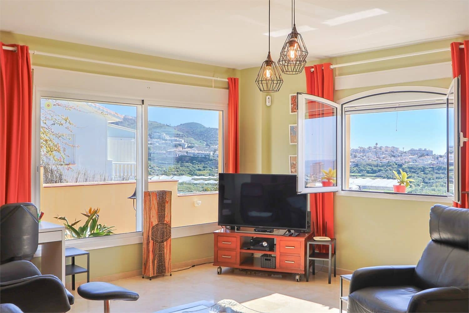 Villa for sale in Torrox-Costa - € 469,000 (Ref: 9976376)