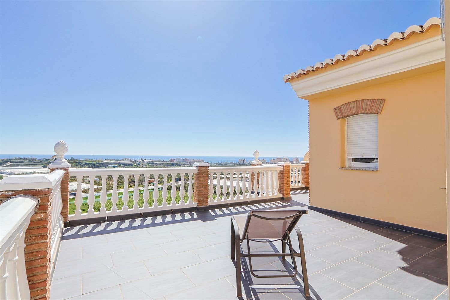 Villa for sale in Torrox-Costa - € 469,000 (Ref: 9976376)