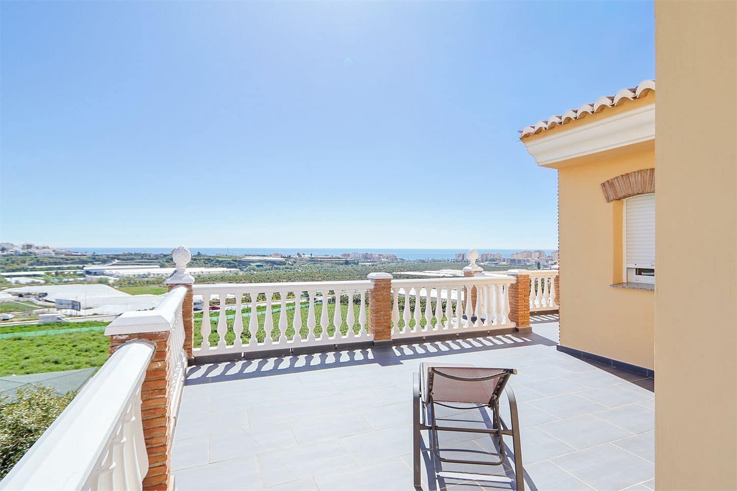 Villa for sale in Torrox-Costa - € 469,000 (Ref: 9976376)
