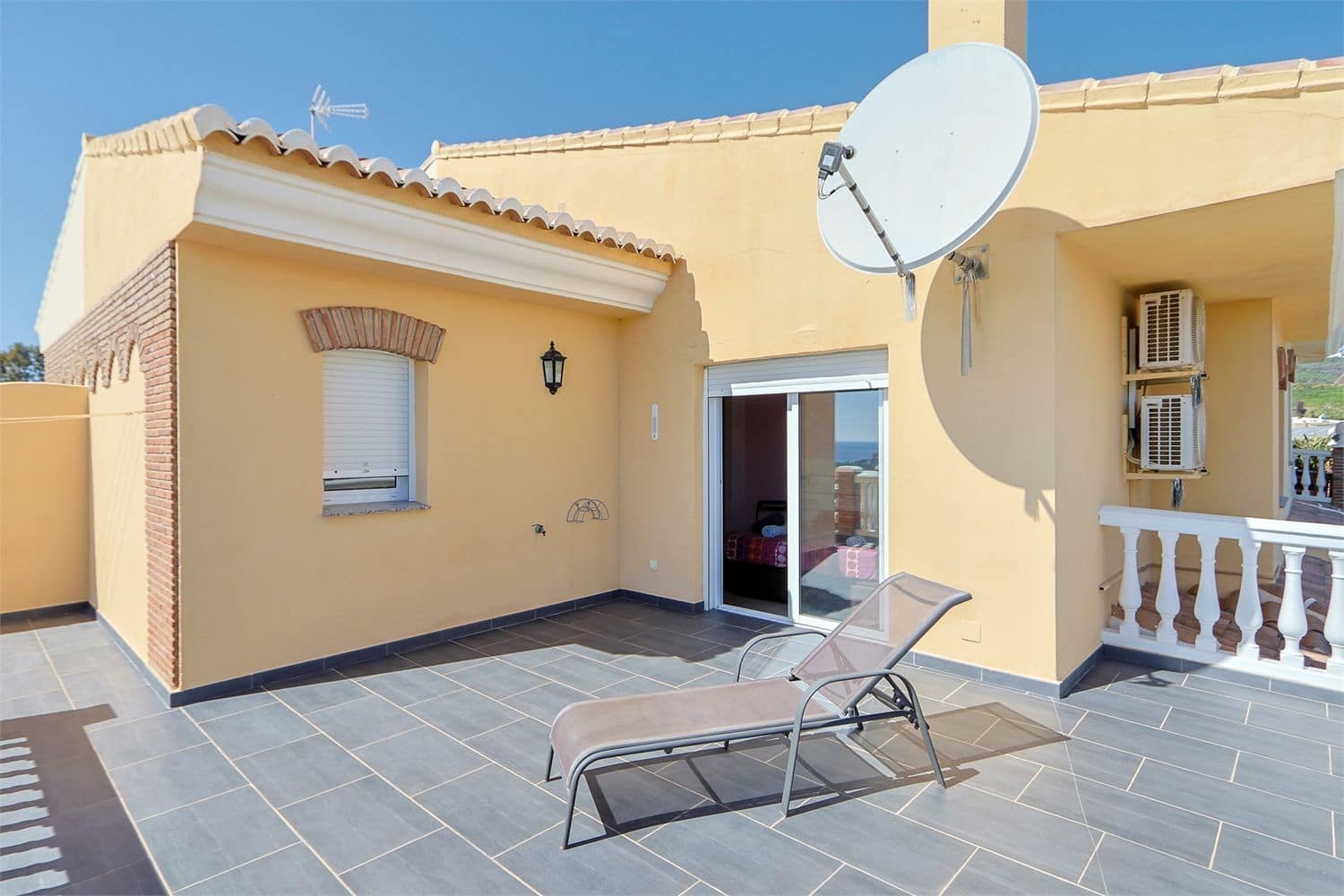 Villa for sale in Torrox-Costa - € 469,000 (Ref: 9976376)
