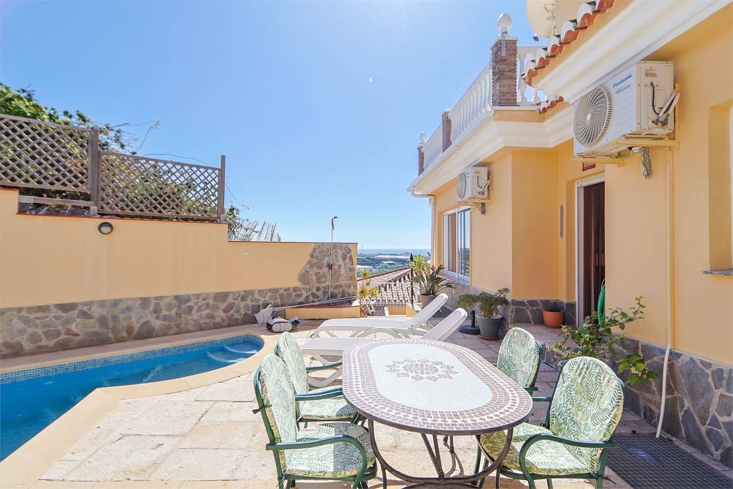 Villa for sale in Torrox-Costa - € 469,000 (Ref: 9976376)