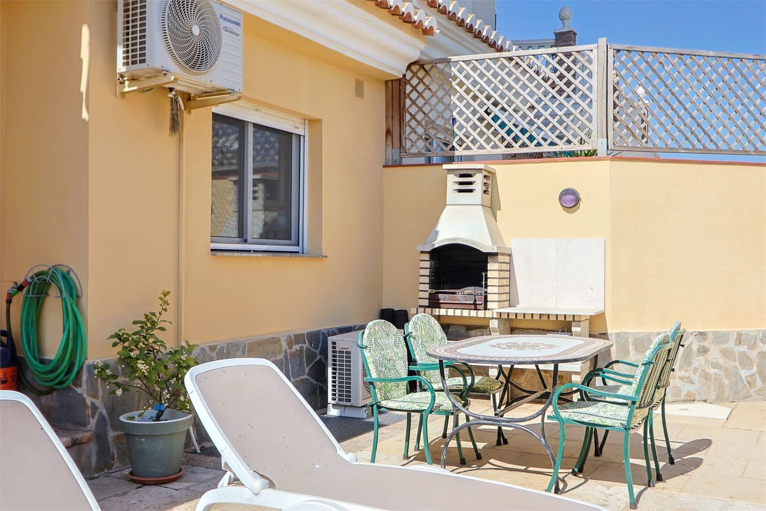 Villa for sale in Torrox-Costa - € 469,000 (Ref: 9976376)