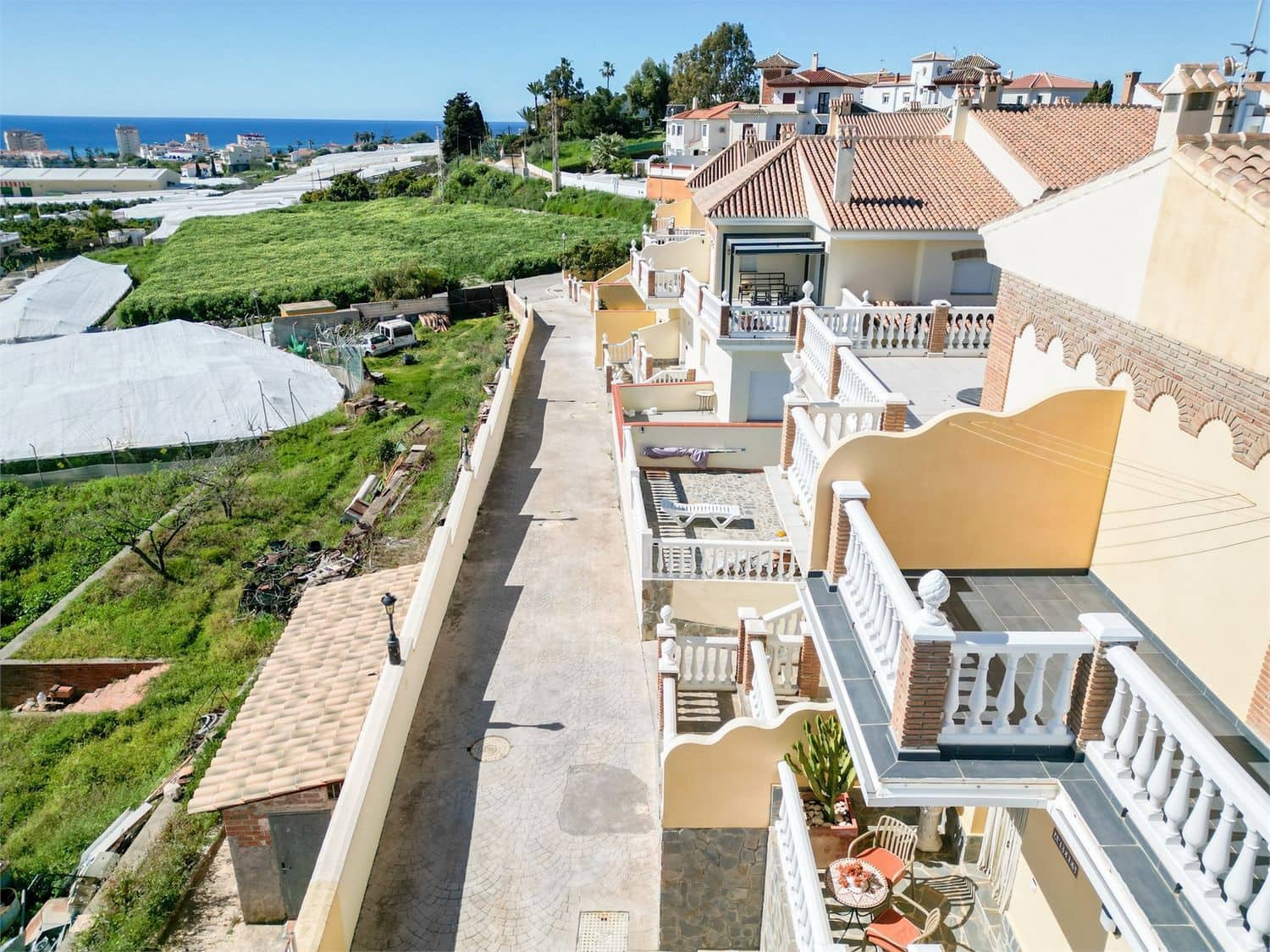 Villa for sale in Torrox-Costa - € 469,000 (Ref: 9976376)