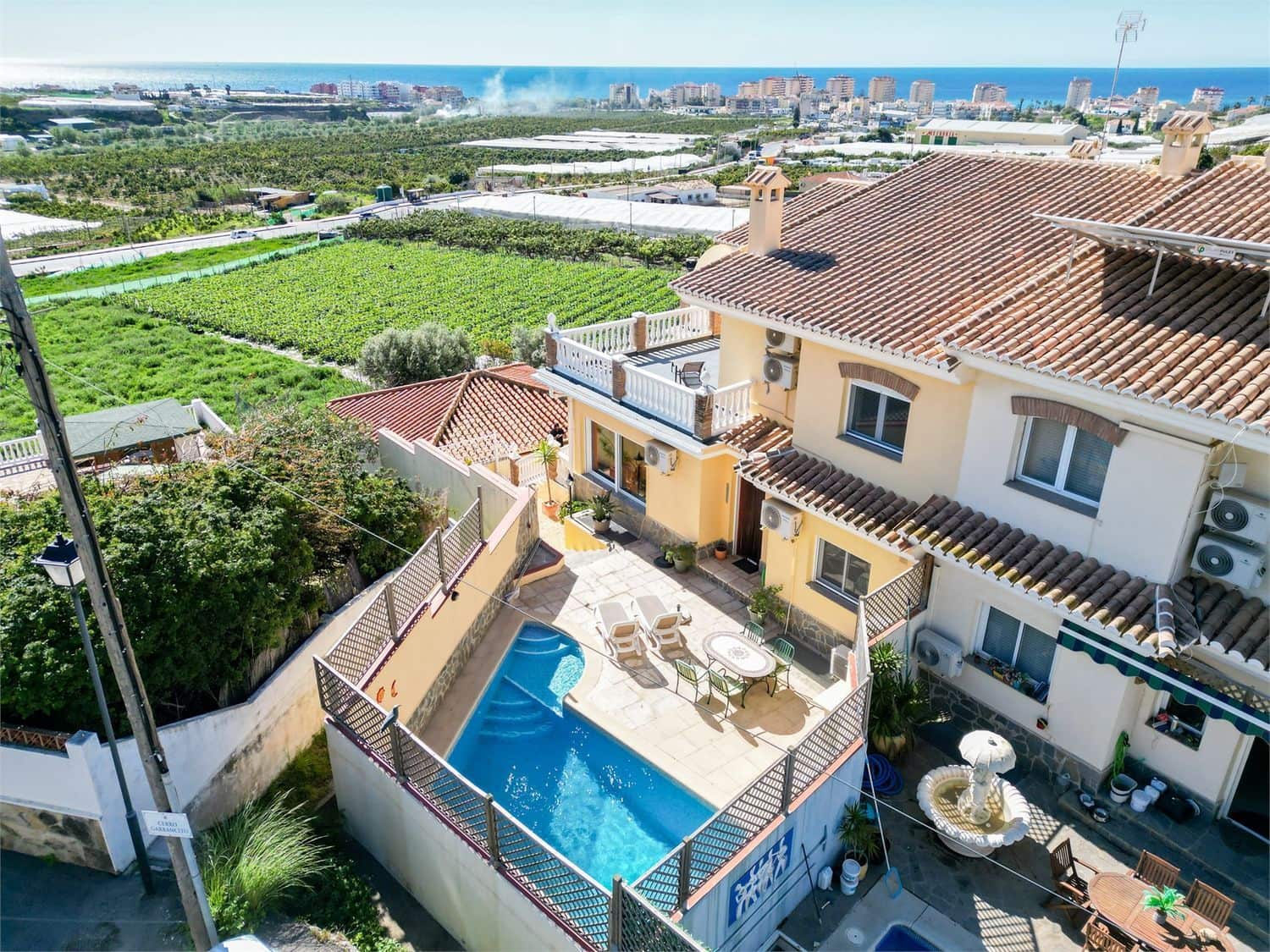 Villa for sale in Torrox-Costa - € 469,000 (Ref: 9976376)