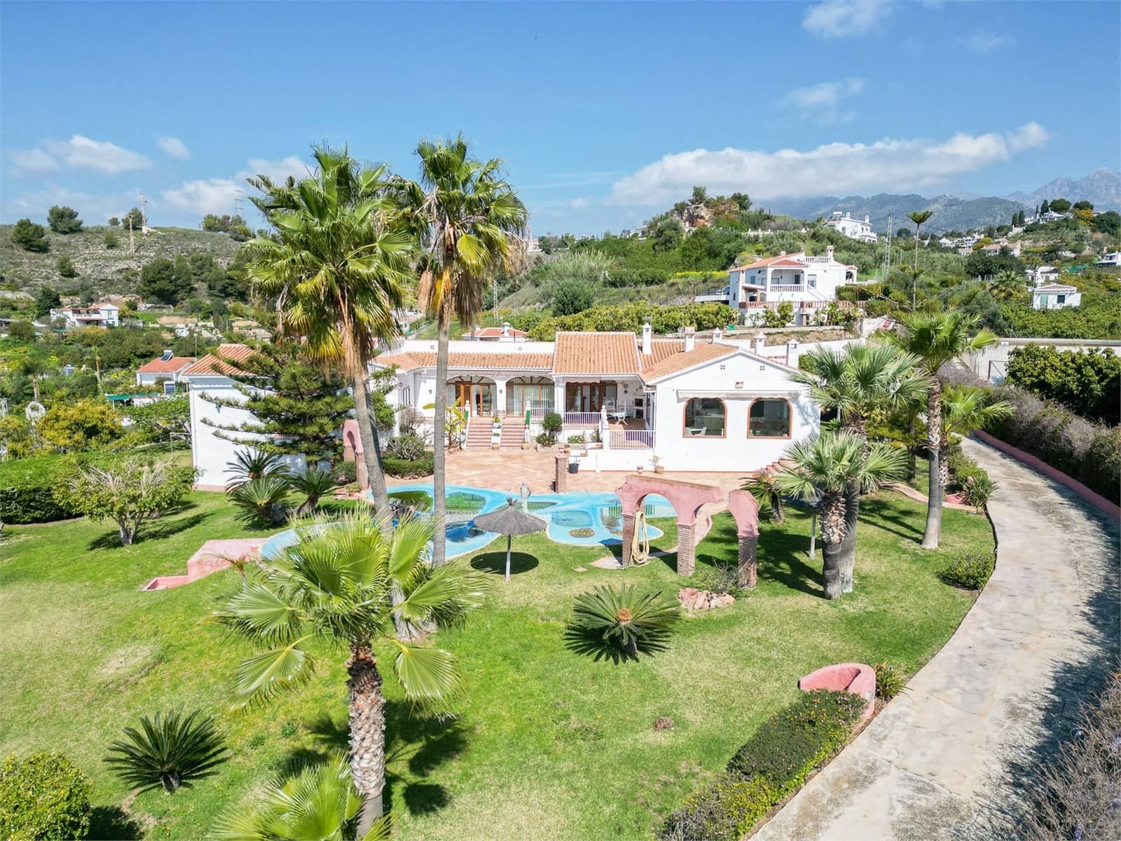 6 soveværelse Villa til salg i Nerja med swimmingpool garage - € 1.340.000 (Ref: 9976378)