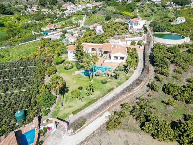 6 soverom Villa til salgs i Nerja med svømmebasseng garasje - € 1 340 000 (Ref: 9976378)
