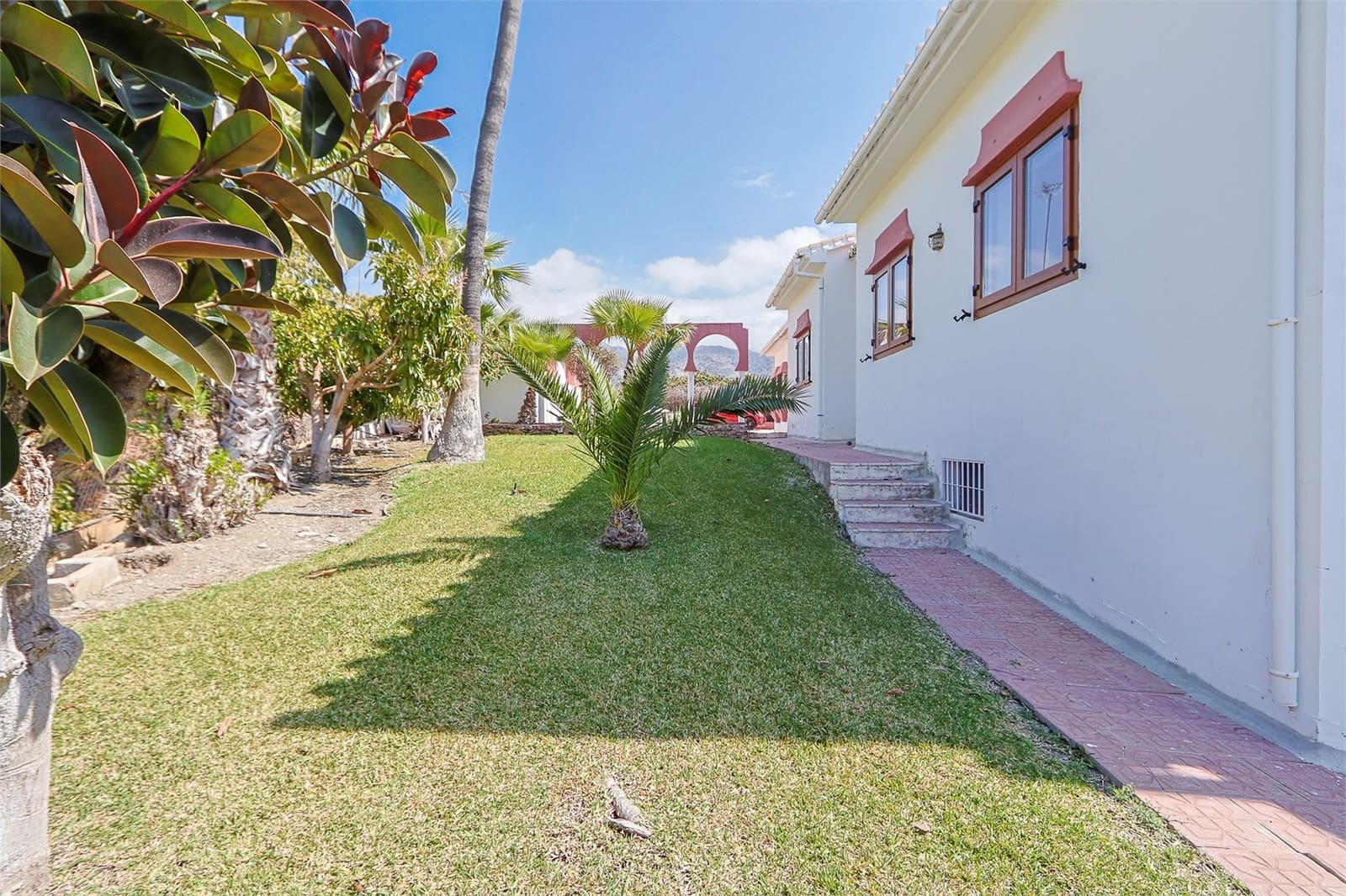 6 soveværelse Villa til salg i Nerja med swimmingpool garage - € 1.340.000 (Ref: 9976378)