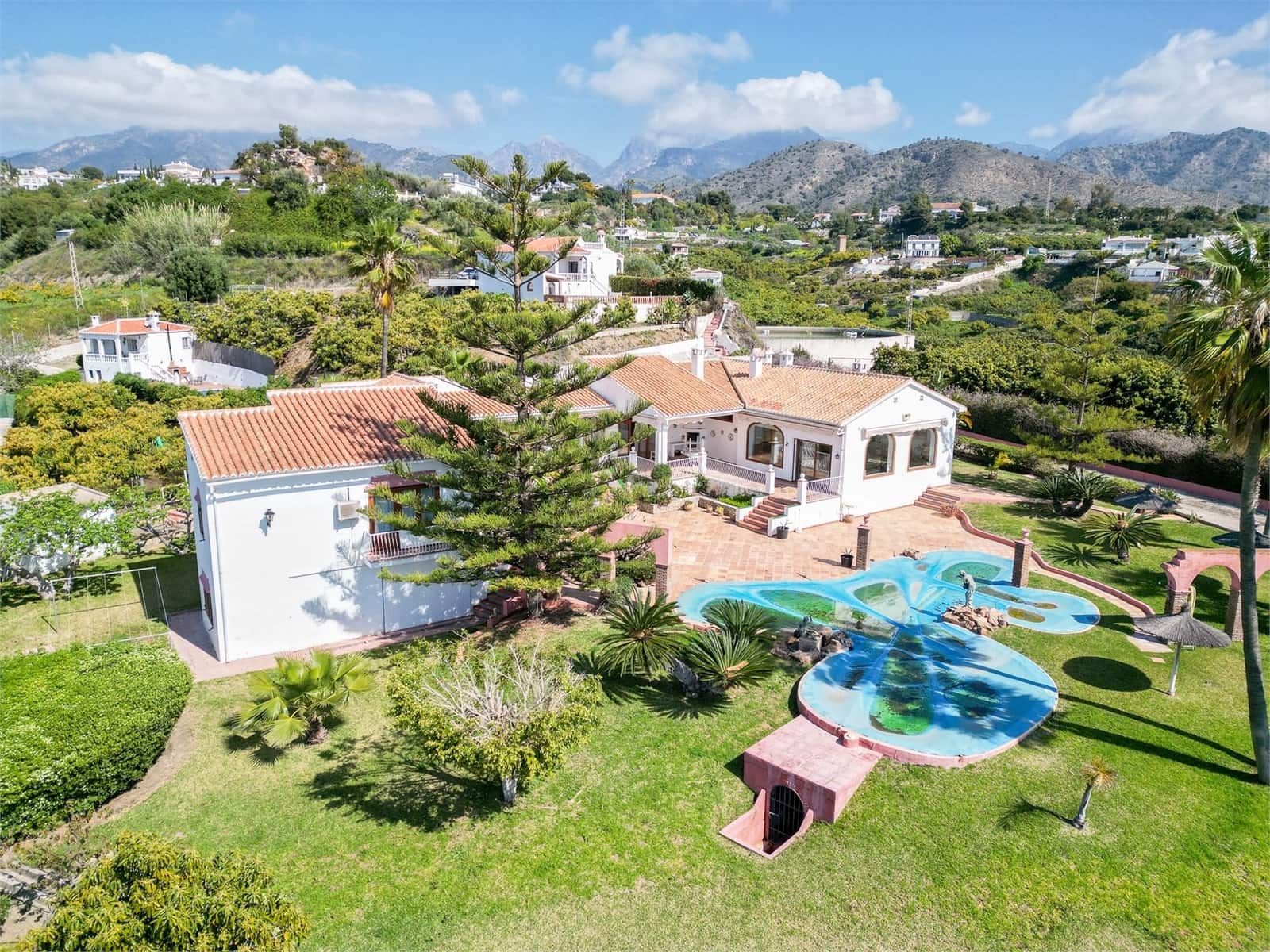 6 soveværelse Villa til salg i Nerja med swimmingpool garage - € 1.340.000 (Ref: 9976378)