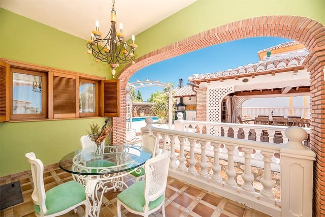4 soveværelse Villa til salg i Motril med swimmingpool garage - € 900.000 (Ref: 9976379)