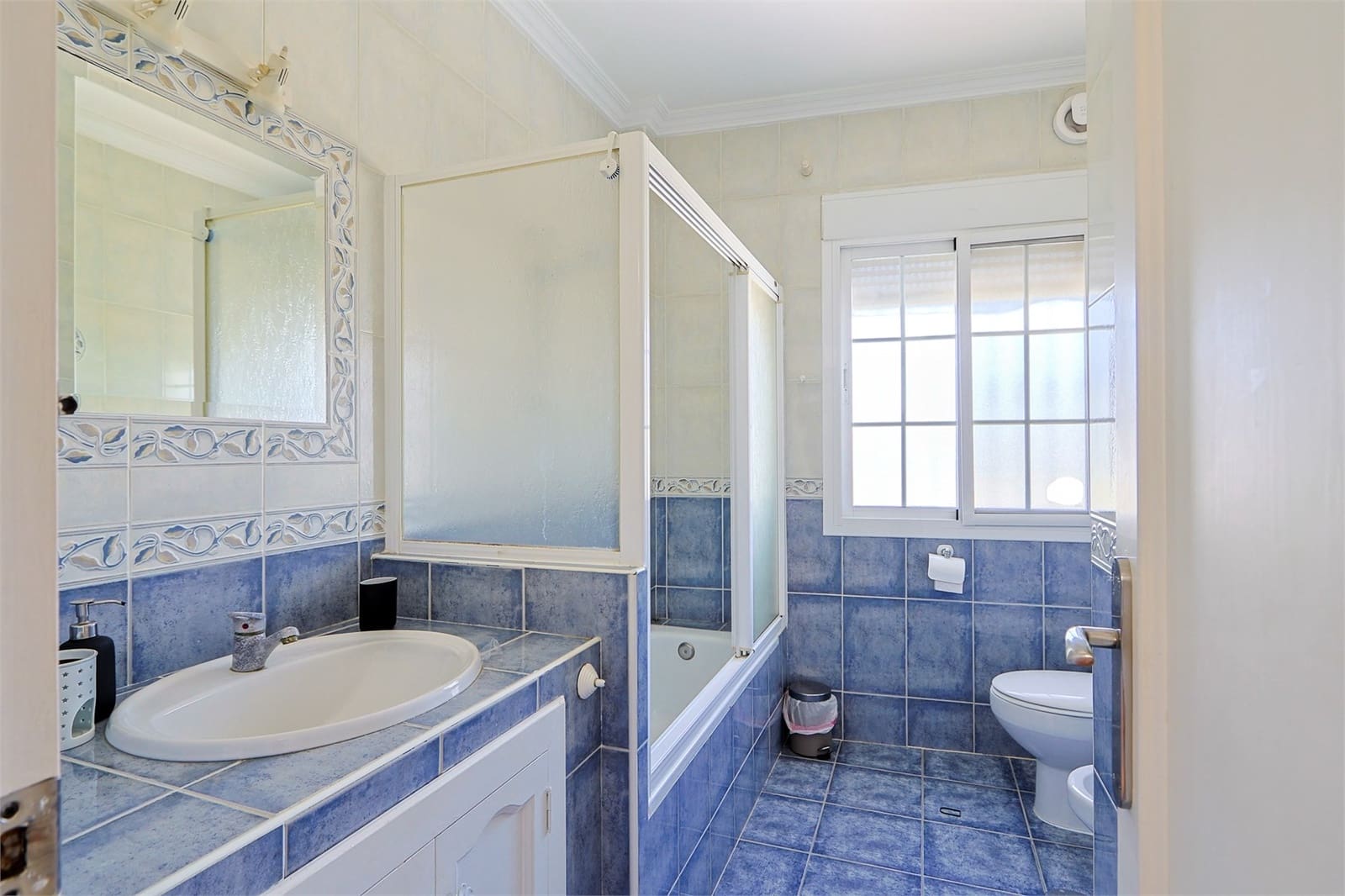 14 bedroom Villa for sale in Torrox with pool garage - € 1,250,000 (Ref: 9976381)