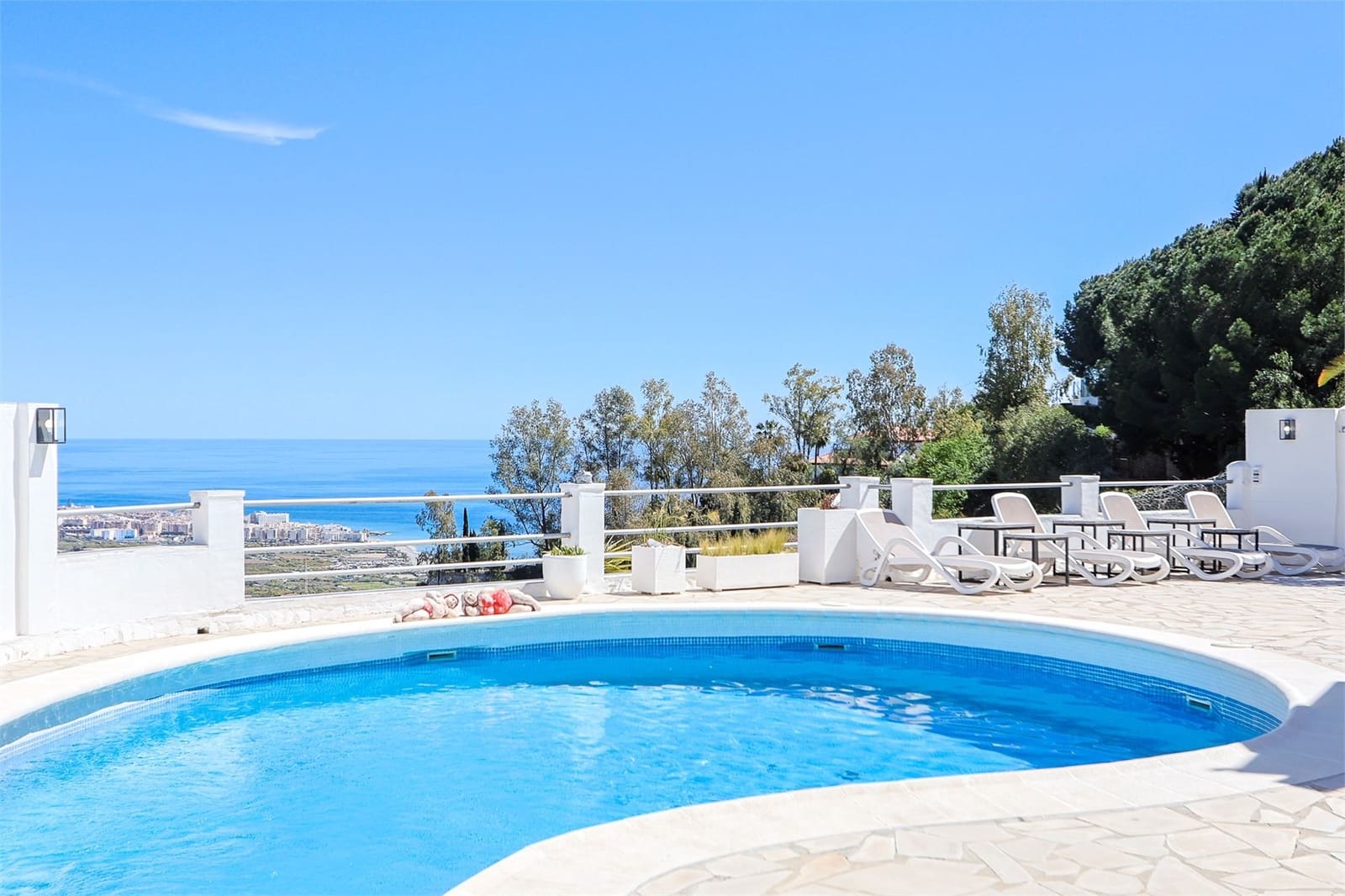 14 bedroom Villa for sale in Torrox with pool garage - € 1,250,000 (Ref: 9976381)