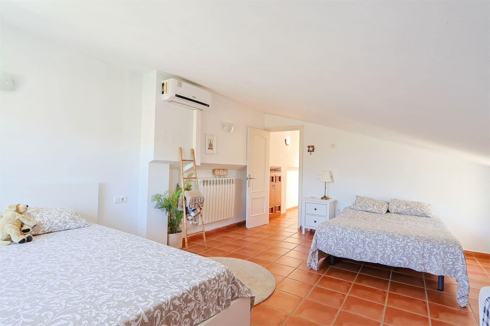 14 bedroom Villa for sale in Torrox with pool garage - € 1,250,000 (Ref: 9976381)