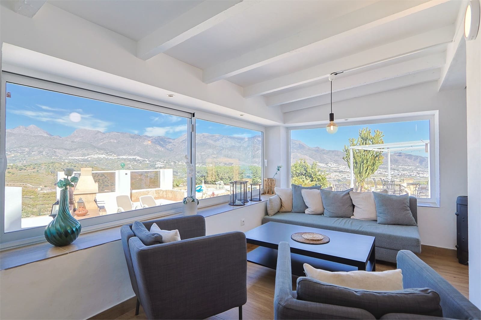14 bedroom Villa for sale in Torrox with pool garage - € 1,250,000 (Ref: 9976381)