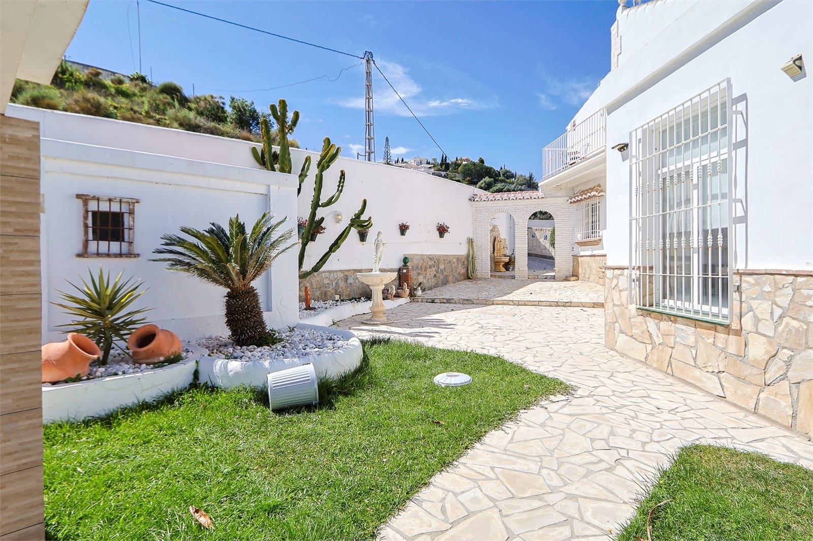 14 bedroom Villa for sale in Torrox with pool garage - € 1,250,000 (Ref: 9976381)
