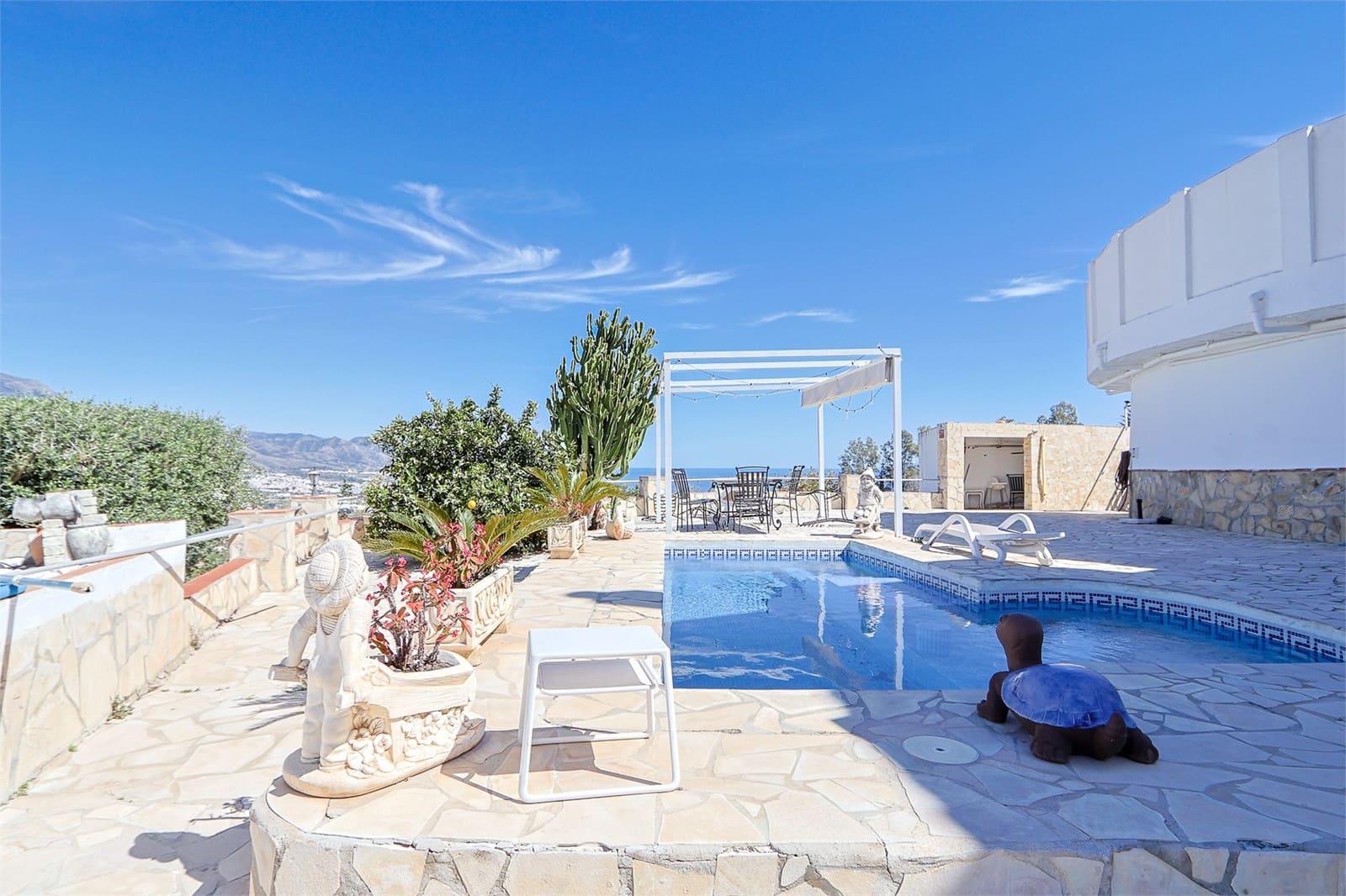 14 bedroom Villa for sale in Torrox with pool garage - € 1,250,000 (Ref: 9976381)