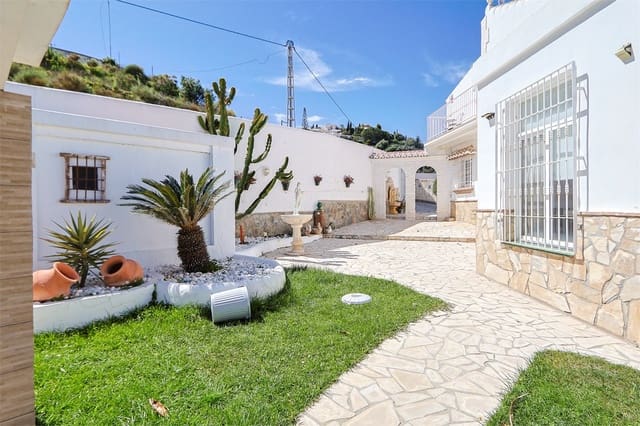 14 soveværelse Villa til salg i Torrox med swimmingpool garage - € 1.250.000 (Ref: 9976381)