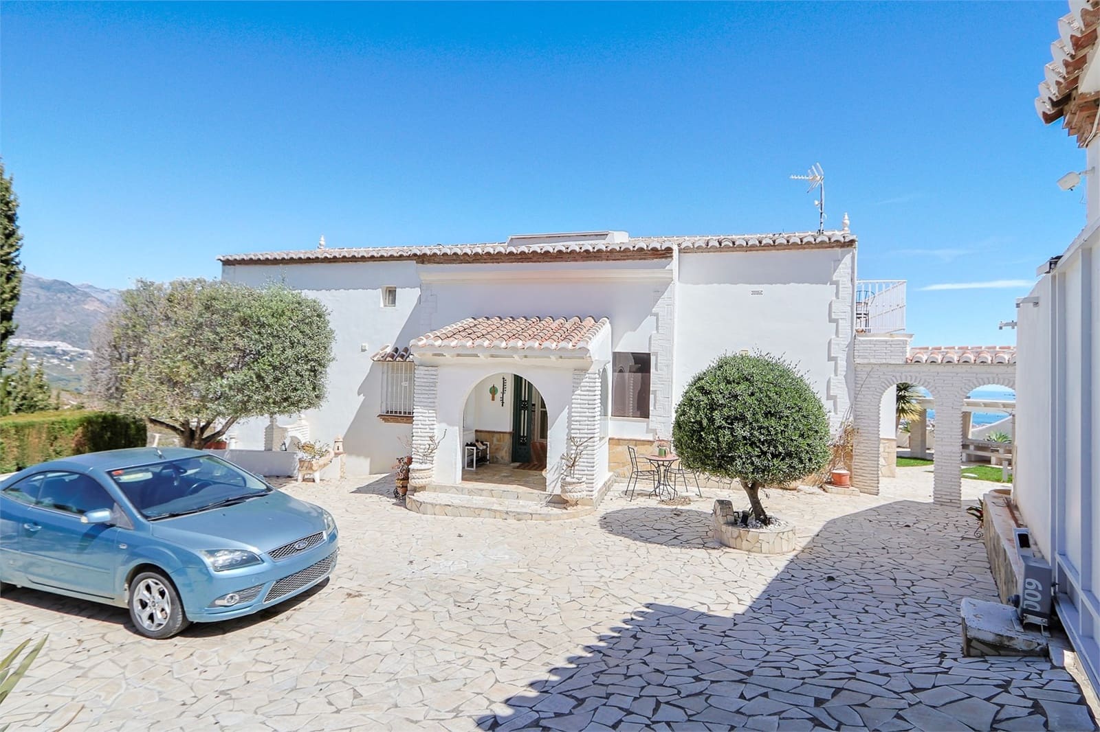 14 bedroom Villa for sale in Torrox with pool garage - € 1,250,000 (Ref: 9976381)