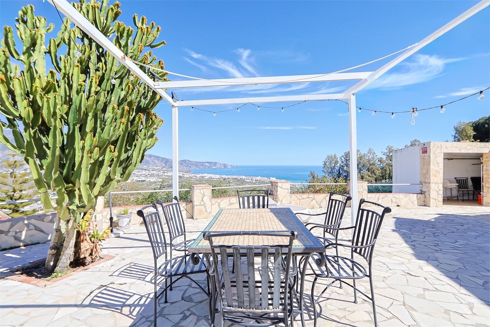 14 bedroom Villa for sale in Torrox with pool garage - € 1,250,000 (Ref: 9976381)