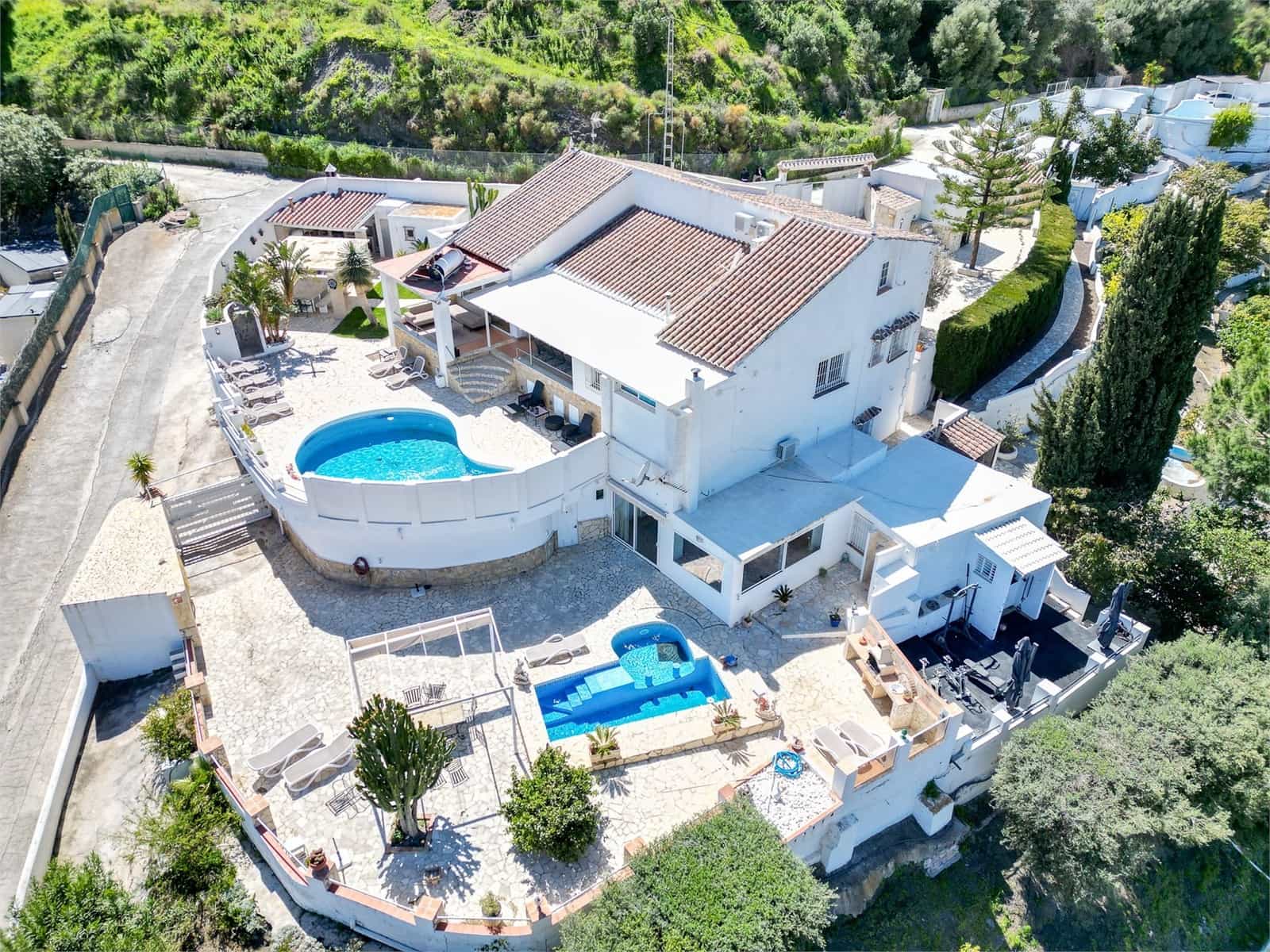 14 bedroom Villa for sale in Torrox with pool garage - € 1,250,000 (Ref: 9976381)