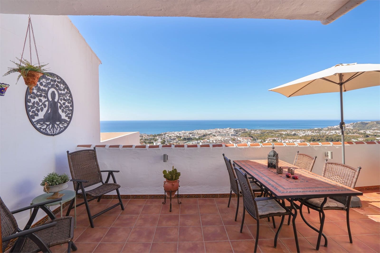 2 soveværelse Lejlighed til salg i Nerja med swimmingpool - € 279.000 (Ref: 9976383)