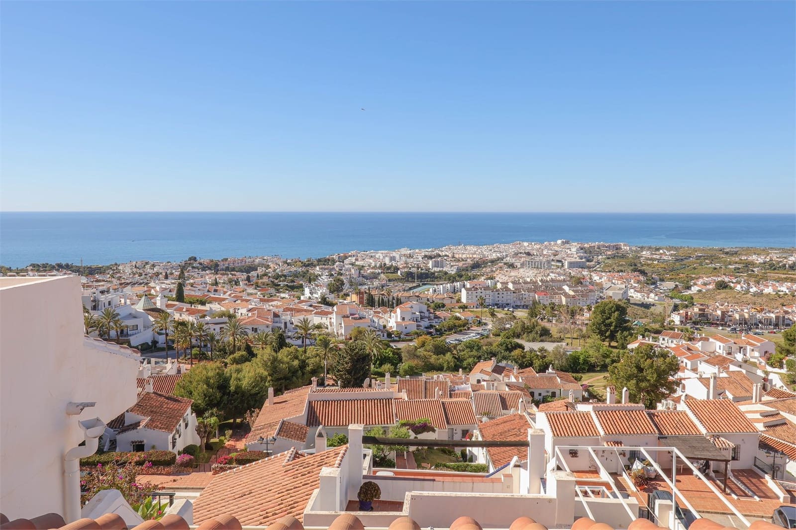 2 soveværelse Lejlighed til salg i Nerja med swimmingpool - € 279.000 (Ref: 9976383)
