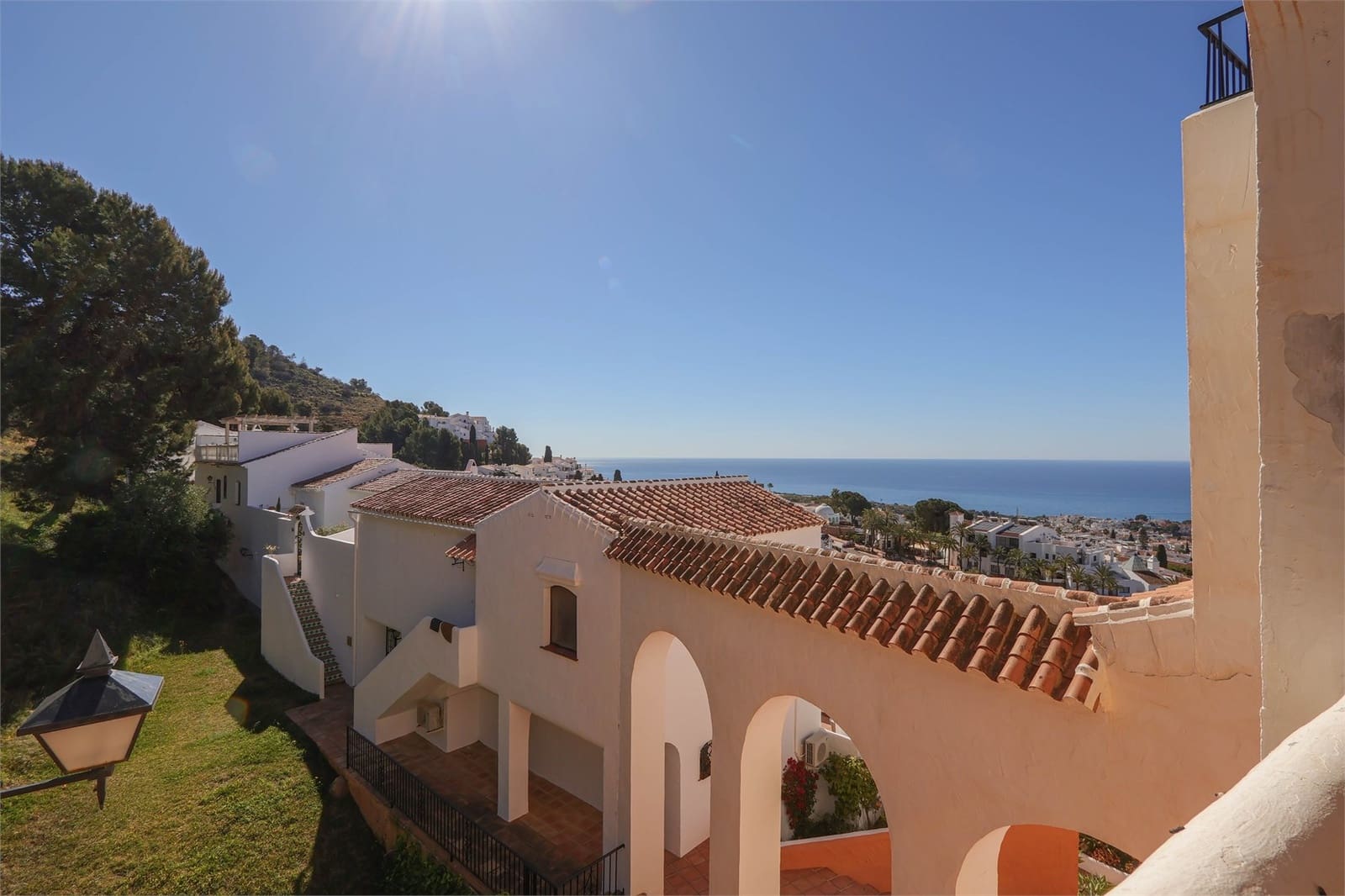 2 soveværelse Lejlighed til salg i Nerja med swimmingpool - € 279.000 (Ref: 9976383)