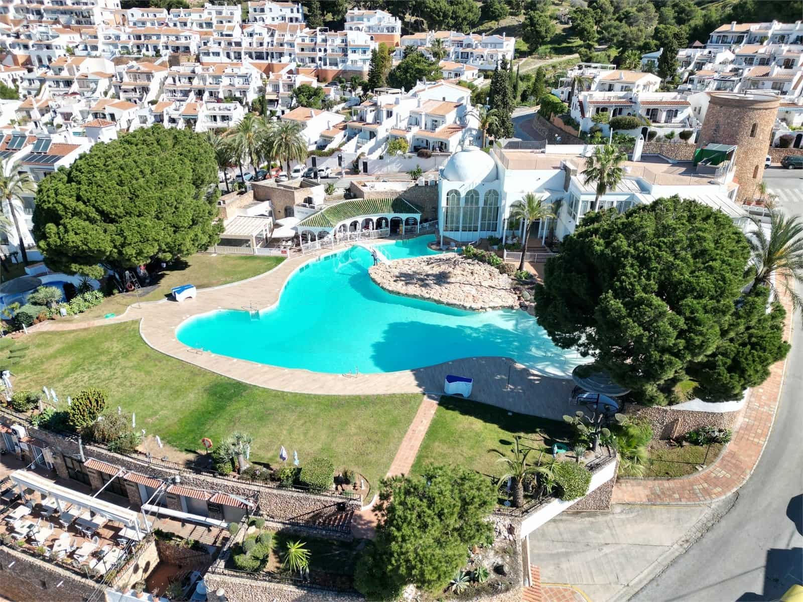 2 soveværelse Lejlighed til salg i Nerja med swimmingpool - € 279.000 (Ref: 9976383)