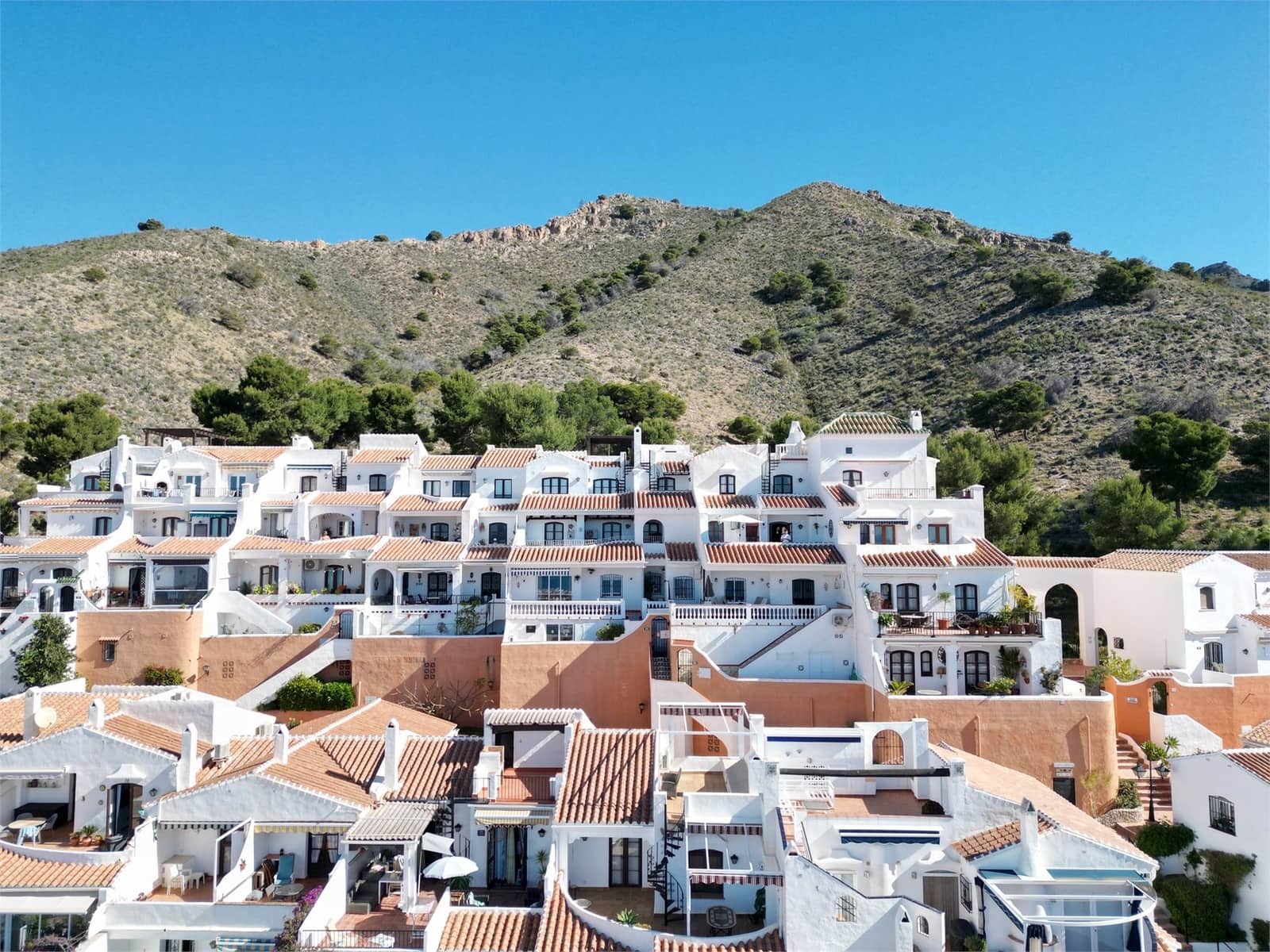 2 soveværelse Lejlighed til salg i Nerja med swimmingpool - € 279.000 (Ref: 9976383)