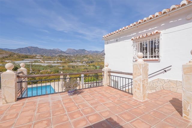 4 soverom Finca/Herregård til salgs i Nerja med svømmebasseng garasje - € 1 099 000 (Ref: 9976384)