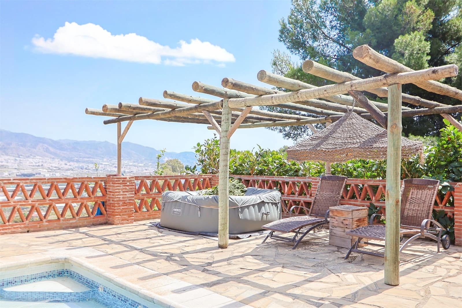 5 slaapkamer Villa te koop in Nerja met zwembad garage - € 950.000 (Ref: 9976385)