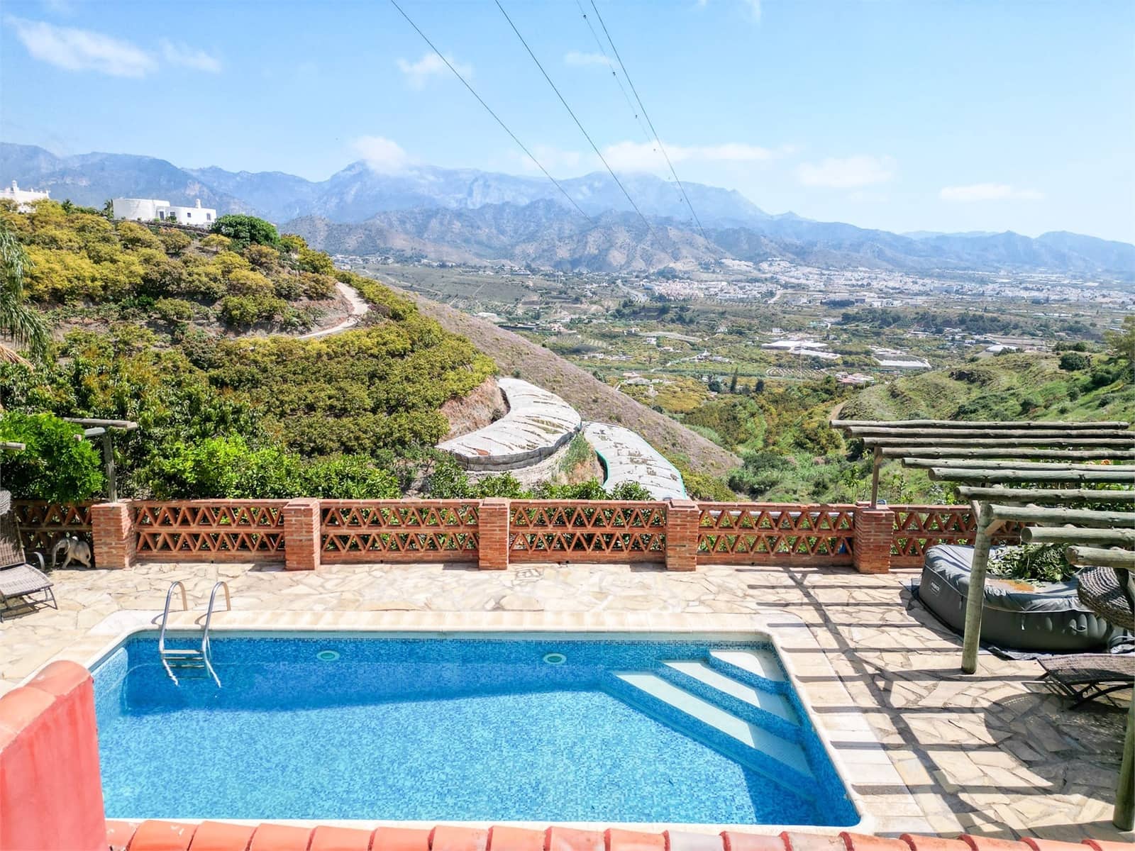 5 slaapkamer Villa te koop in Nerja met zwembad garage - € 950.000 (Ref: 9976385)