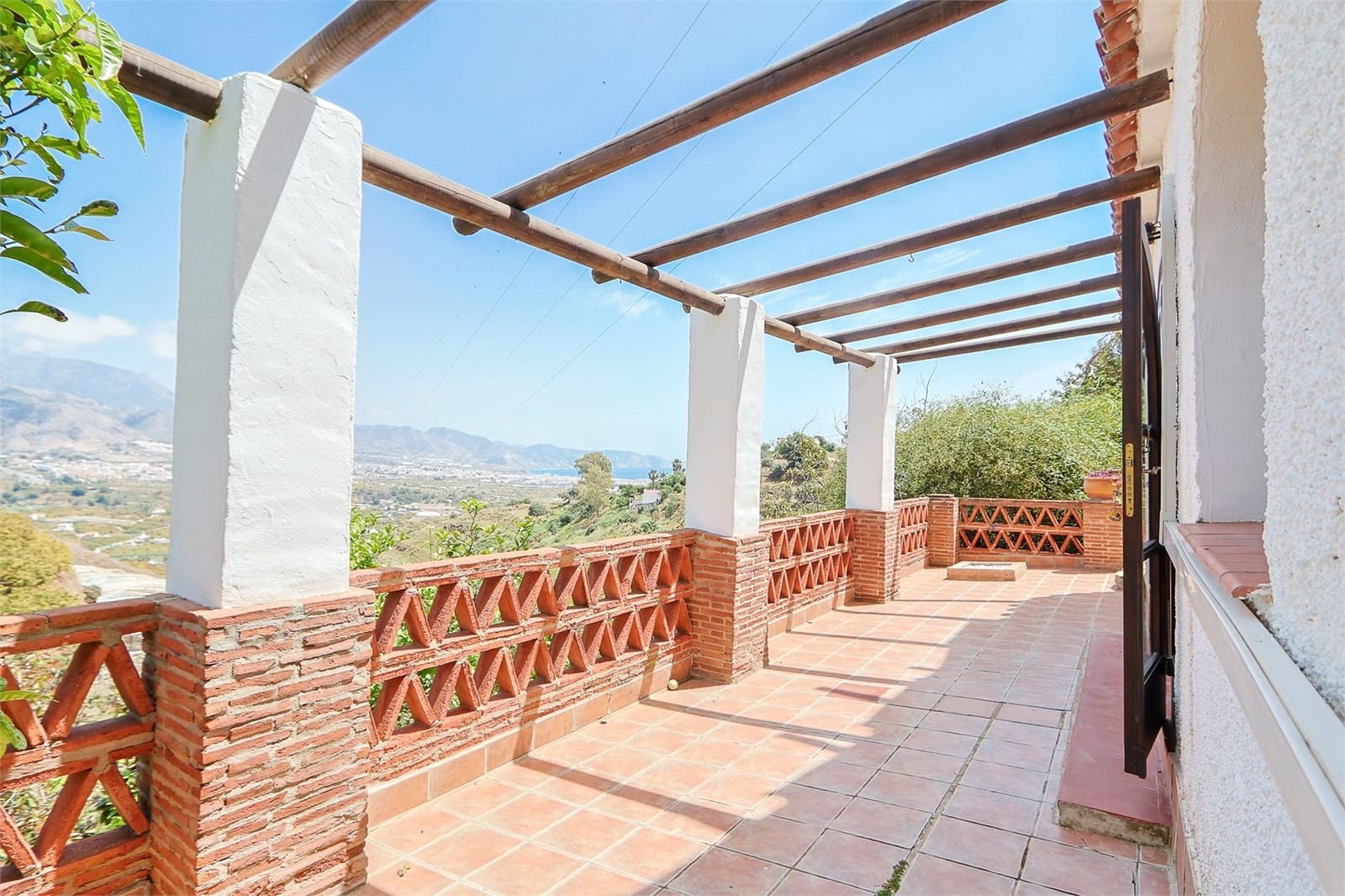 5 slaapkamer Villa te koop in Nerja met zwembad garage - € 950.000 (Ref: 9976385)