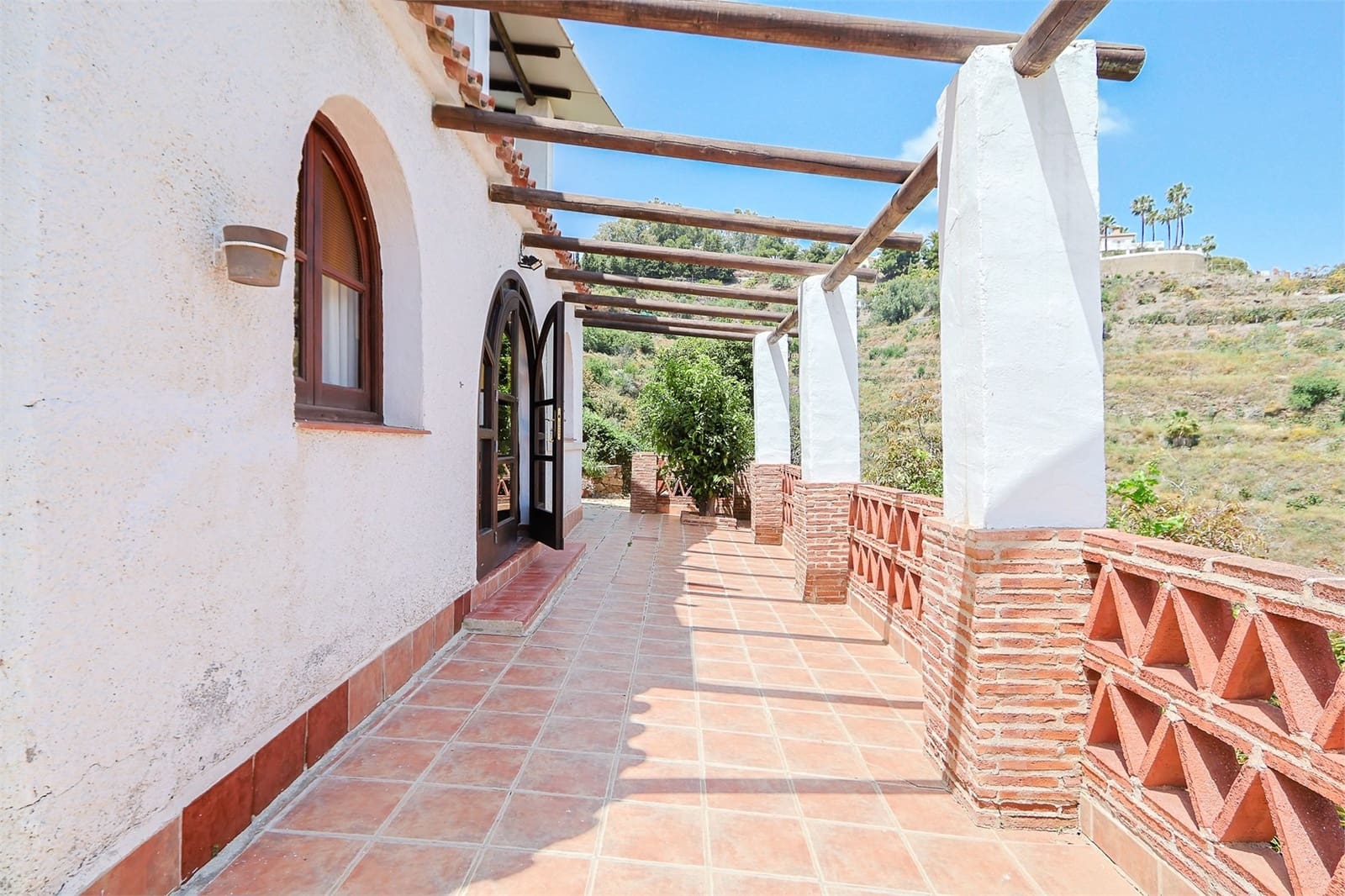 5 slaapkamer Villa te koop in Nerja met zwembad garage - € 950.000 (Ref: 9976385)