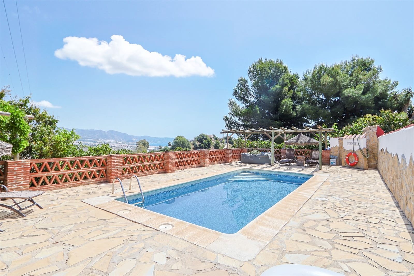 5 slaapkamer Villa te koop in Nerja met zwembad garage - € 950.000 (Ref: 9976385)