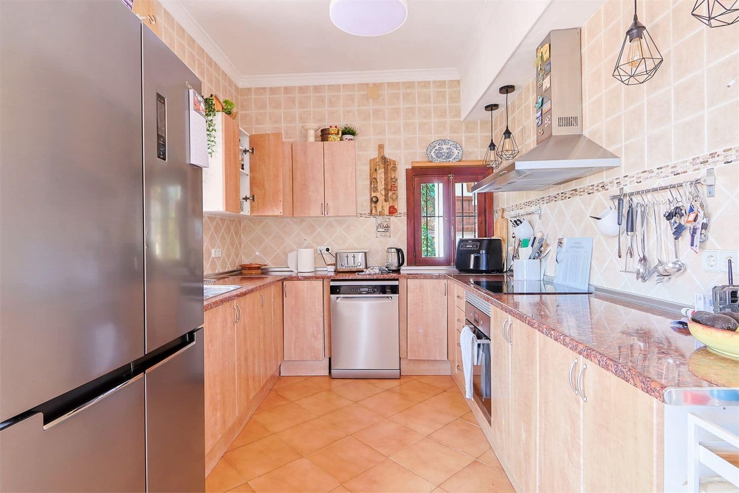 Villa for sale in Nerja with pool - € 875,000 (Ref: 9976385)