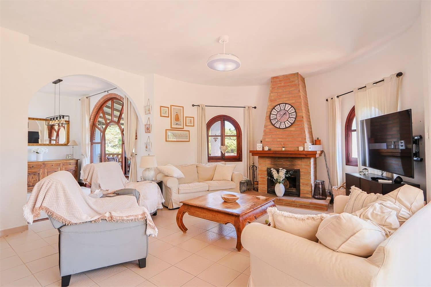 Villa for sale in Nerja with pool - € 875,000 (Ref: 9976385)