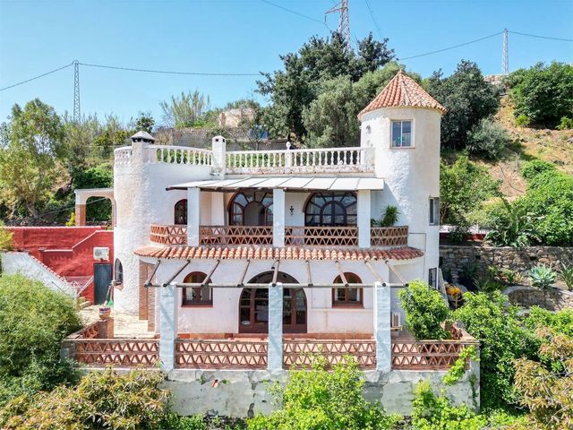 Willa na sprzedaż w Chaparil - Torrecilla - Punta Lara, Nerja z basenem - 875 000 € (Ref: 9976385)