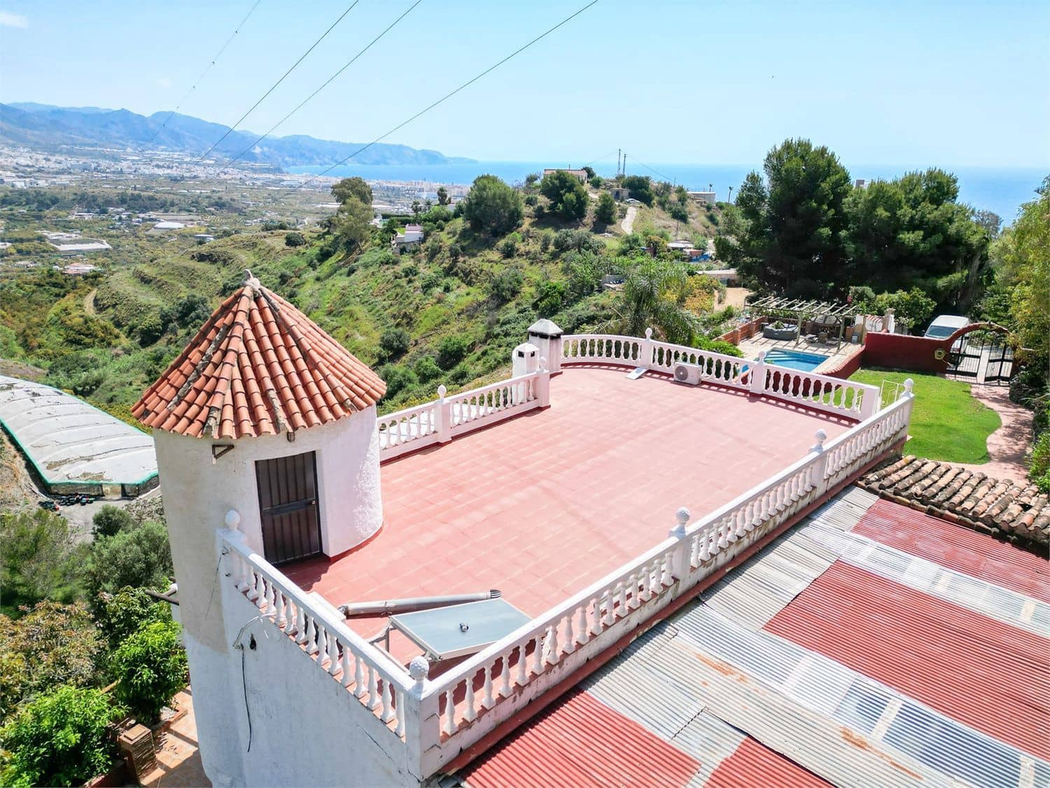 Villa for sale in Nerja with pool - € 875,000 (Ref: 9976385)