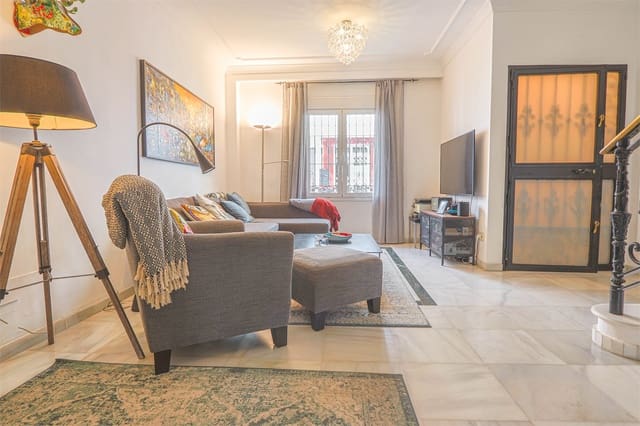Casa de 3 habitaciones en Nerja en venta - 595.000 € (Ref: 9976386)