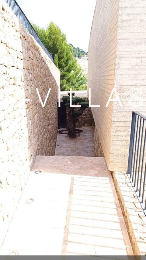 4 bedroom Villa for sale in Benissa - € 2,750,000 (Ref: 7925410)