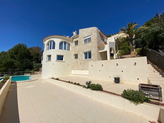 4 bedroom Villa for sale in Altea - € 1,099,000 (Ref: 7925415)