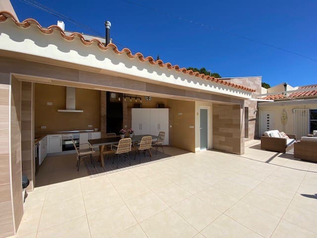 4 bedroom Villa for sale in Altea - € 1,099,000 (Ref: 7925415)