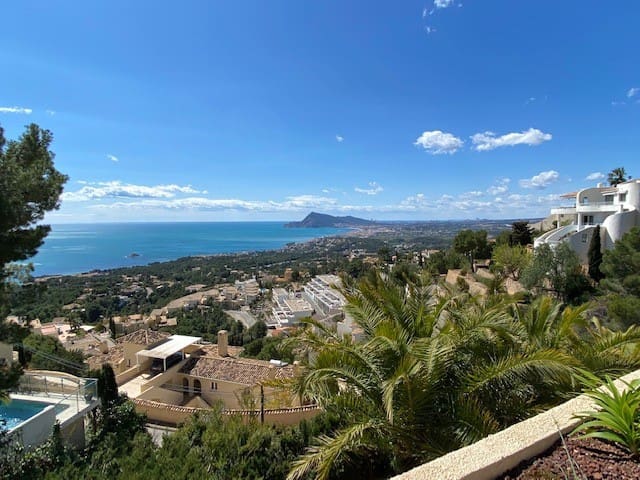 4 bedroom Villa for sale in Altea - € 1,099,000 (Ref: 7925415)